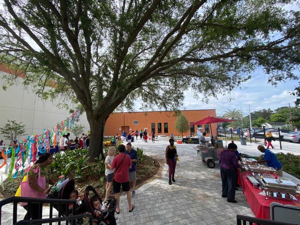 Grand Avenue Courtyard thumbnail image.