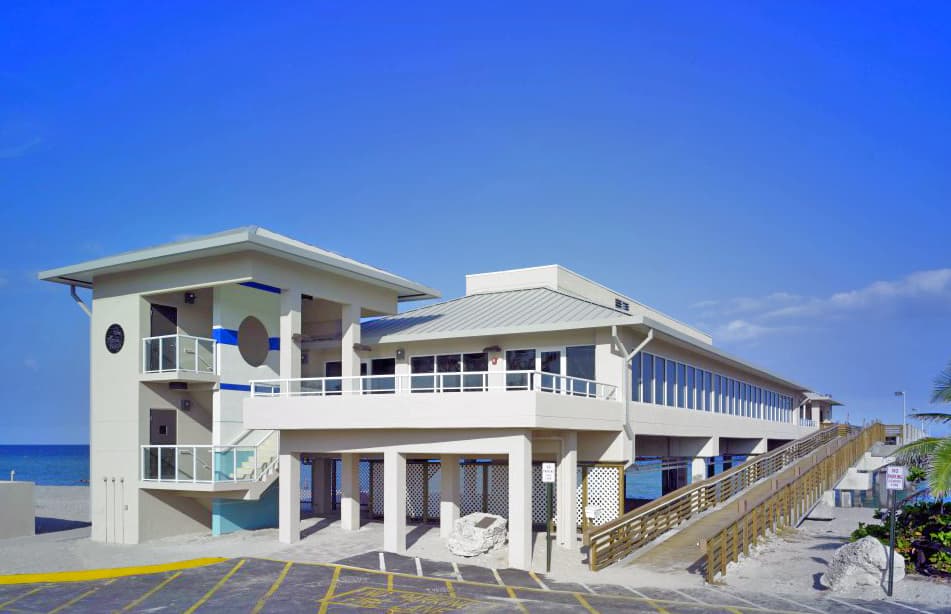 Photo Dania Beach Pier Restaurant & Bait Shop - 1